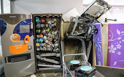 Großer Schaden entstand bei der Sprengung des Geldautomaten in einem Supermarkt in Hilzingen in der Nacht zum Freitag. Bild: Sandra Baindl